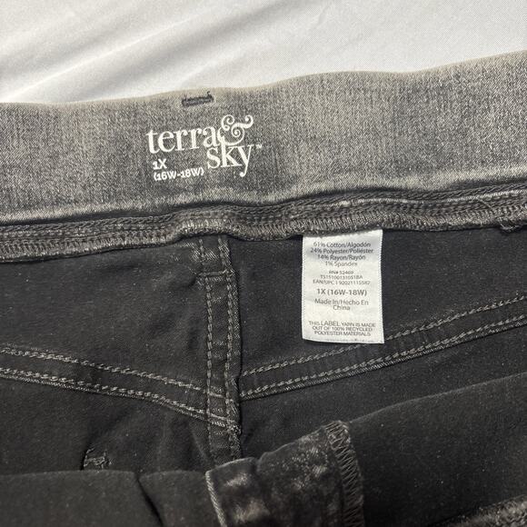 Terra & Sky Women's 1X Pull On Faded Black Capri Jeans Rocker Rockabilly Sexy - Picture 4 of 9